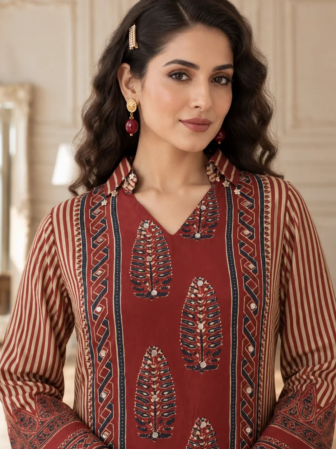 Dailyfab Maroon & Beige High-Low Mirror Embellished Patch Print Co-ord Set in Crepe - Image 3